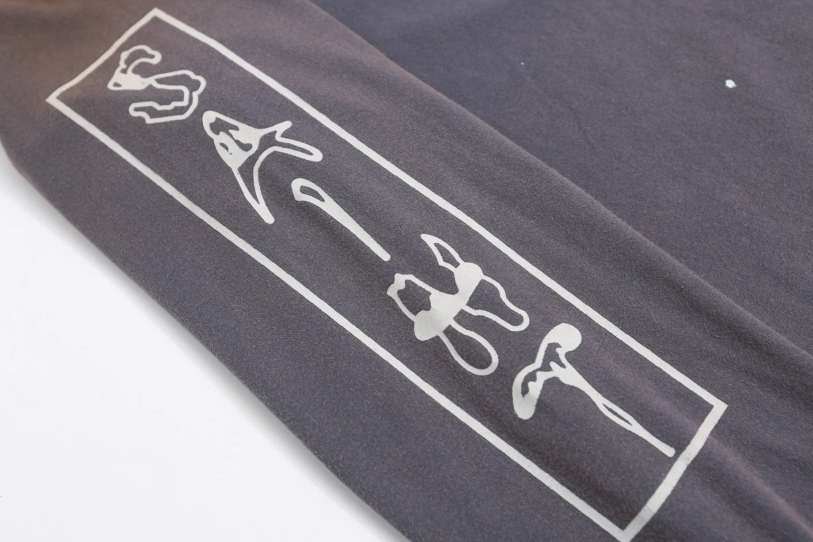 St. Michael's retro nail print co-signed letters washed and distressed casual loose round neck long-sleeved T-shirt on the street. Fabric: 260g Style number: SM660 Size: S-M-L-XL Color: washed blue Price: P156